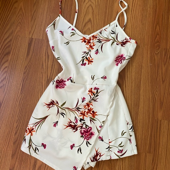 Dresses in good condition, pick up Seattle - Picture 3 of 4